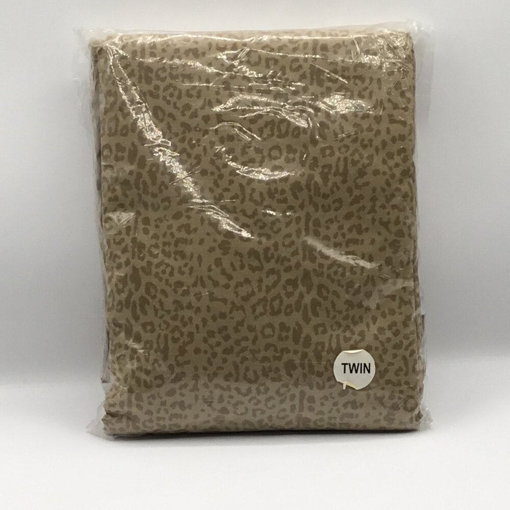 (NWOT) Animal Print Fitted Sheet